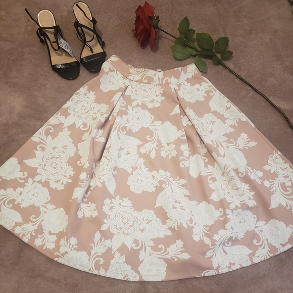 Georgeous - Color as in picture - Picture 1 of 4